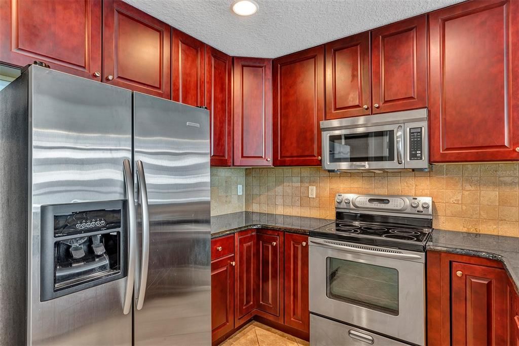 Active With Contract: $260,000 (1 beds, 1 baths, 997 Square Feet)