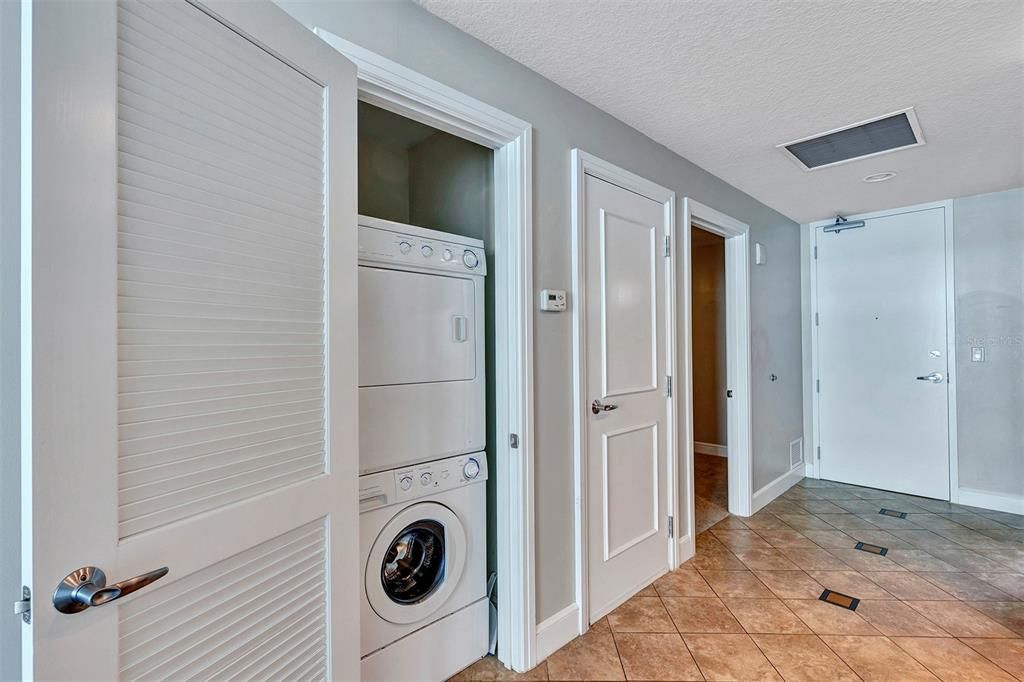 Active With Contract: $260,000 (1 beds, 1 baths, 997 Square Feet)