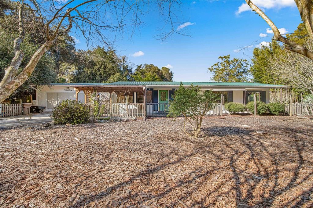 Recently Sold: $335,000 (3 beds, 2 baths, 1827 Square Feet)