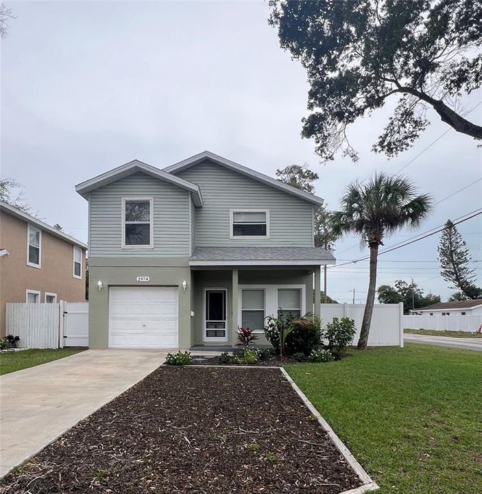 Recently Sold: $403,000 (3 beds, 2 baths, 1376 Square Feet)