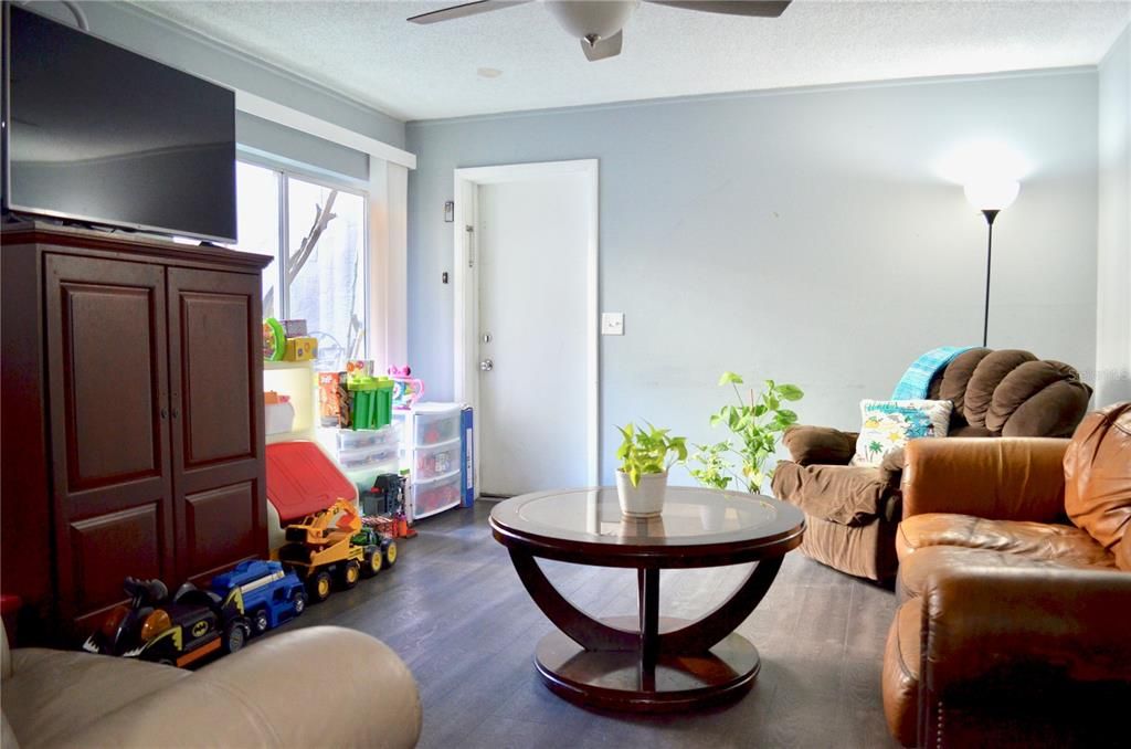 For Sale: $325,000 (4 beds, 2 baths, 1842 Square Feet)