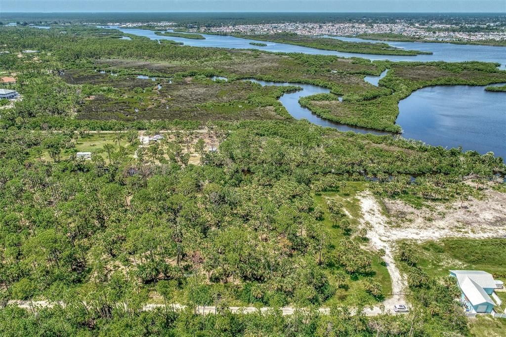 На продажу: $1,399,000 (4.21 acres)