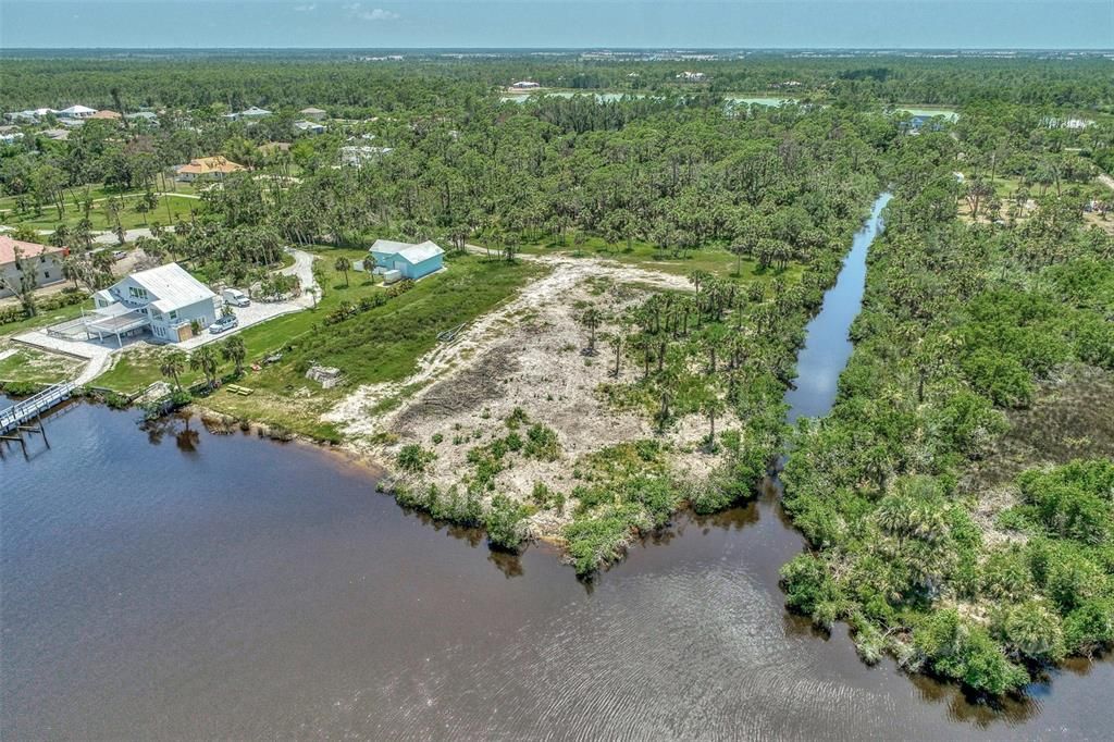 На продажу: $1,399,000 (4.21 acres)