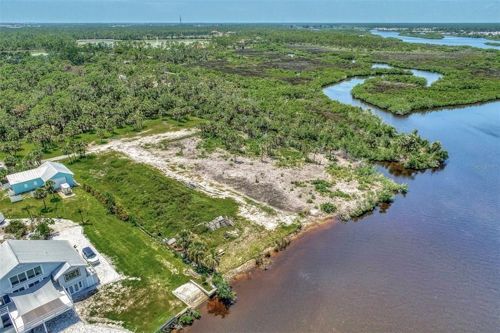 На продажу: $1,399,000 (4.21 acres)