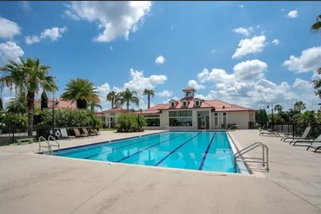 2/2 resort style swimming pool