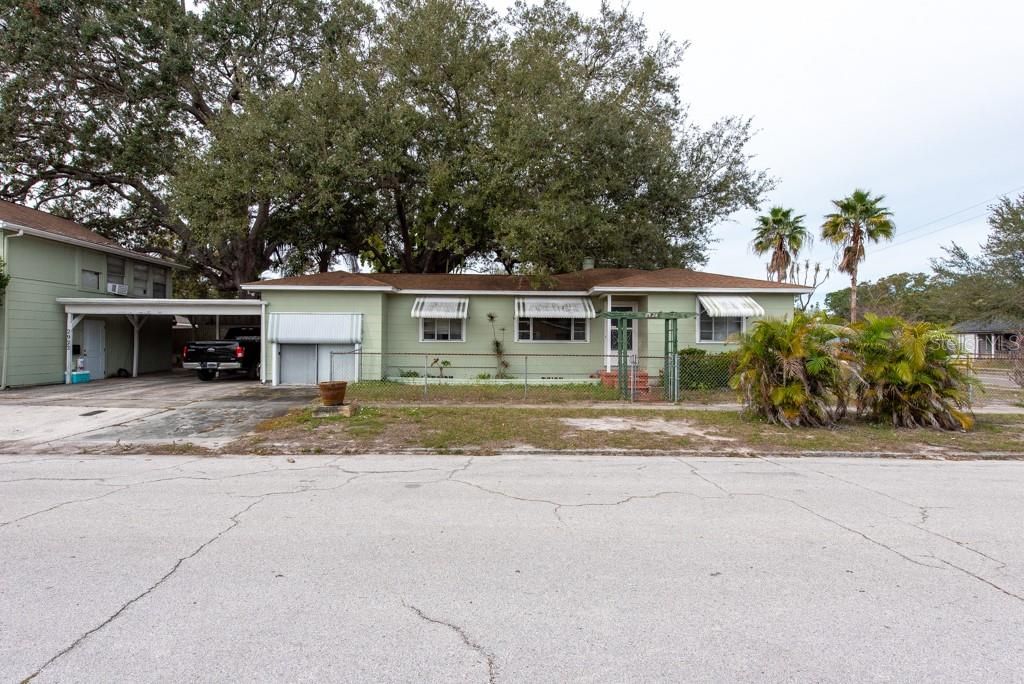 Recently Sold: $355,000 (3 beds, 3 baths, 2340 Square Feet)