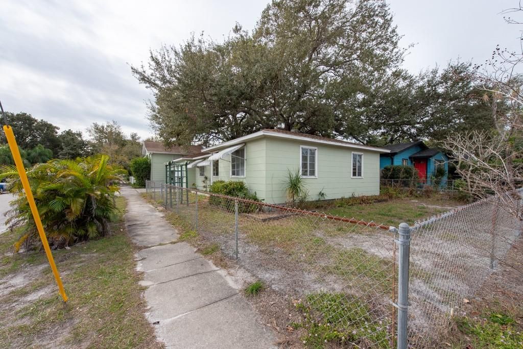 Recently Sold: $355,000 (3 beds, 3 baths, 2340 Square Feet)
