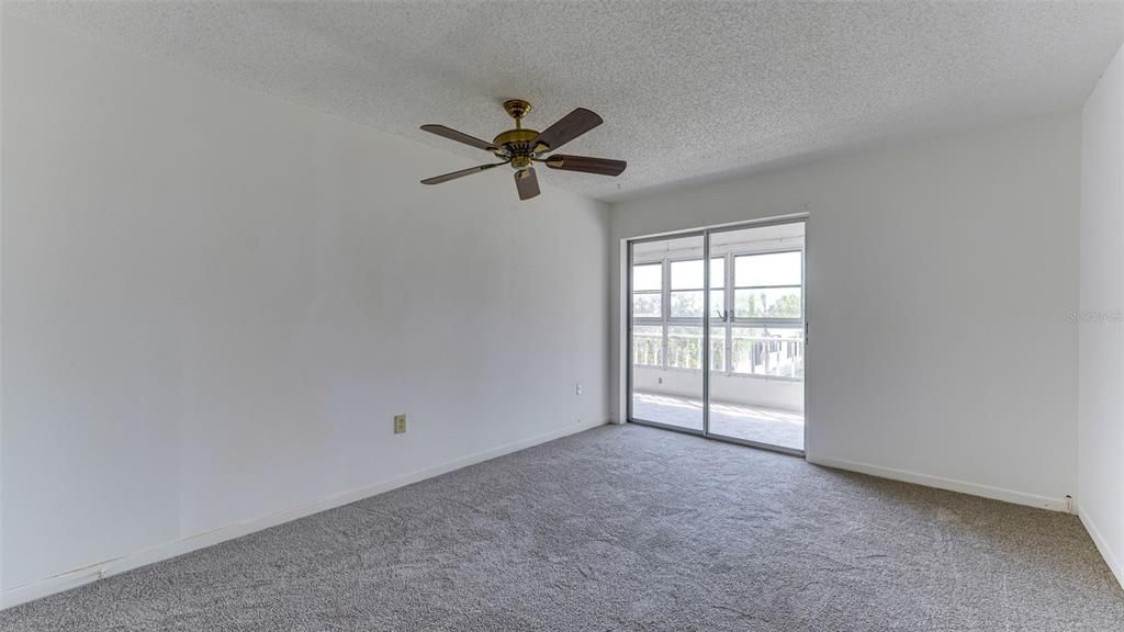 Active With Contract: $82,000 (1 beds, 1 baths, 725 Square Feet)