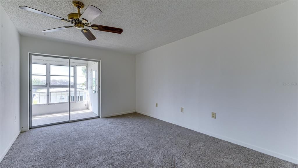 Active With Contract: $82,000 (1 beds, 1 baths, 725 Square Feet)