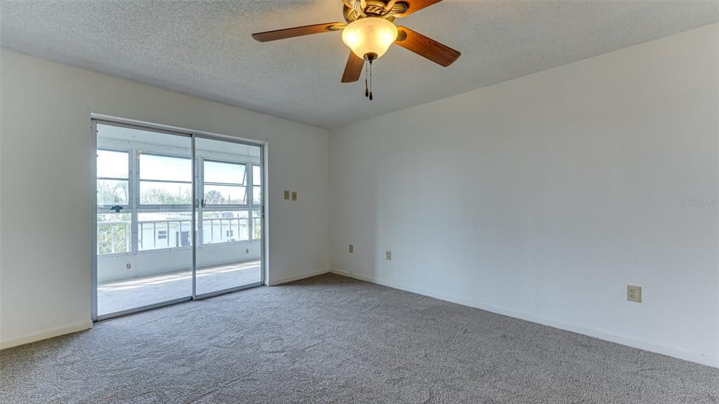 Active With Contract: $82,000 (1 beds, 1 baths, 725 Square Feet)