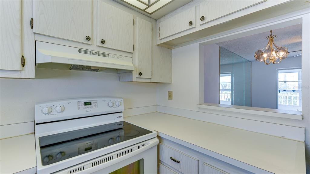 Active With Contract: $82,000 (1 beds, 1 baths, 725 Square Feet)