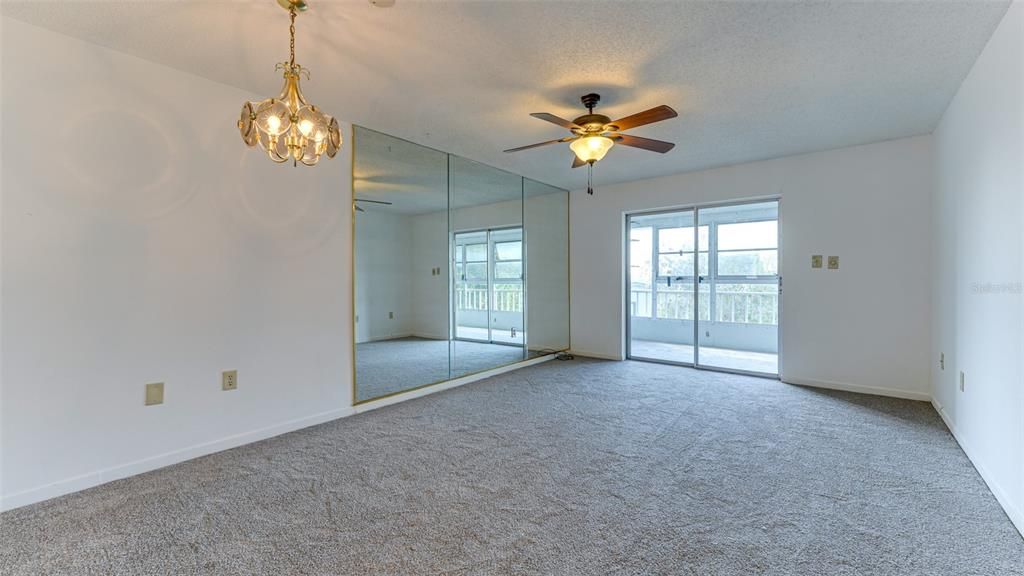 Active With Contract: $82,000 (1 beds, 1 baths, 725 Square Feet)