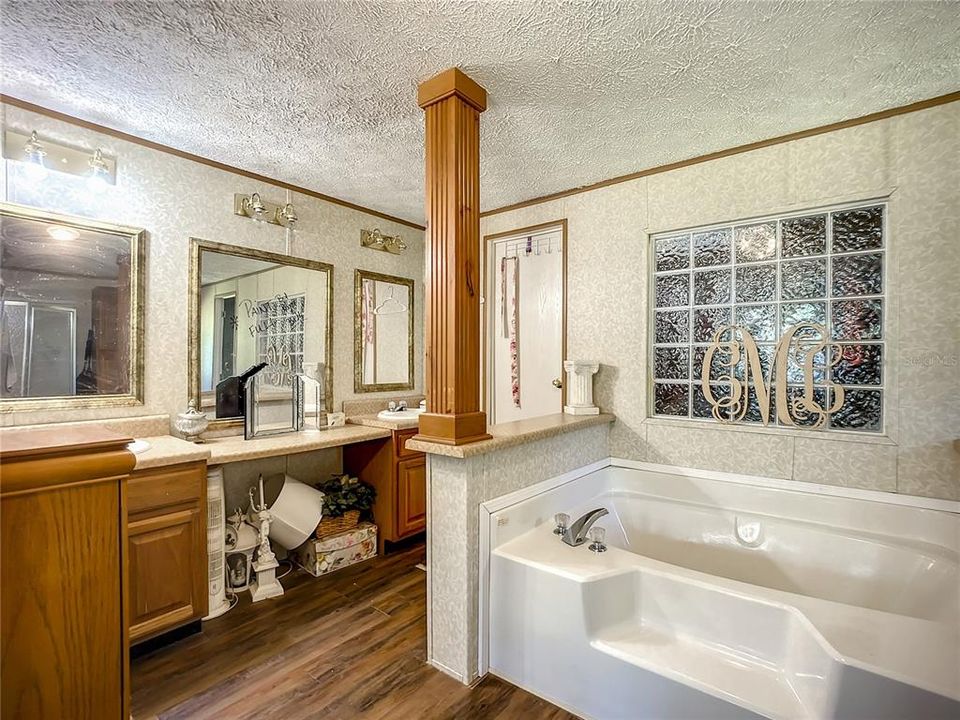 Owner's bathroom