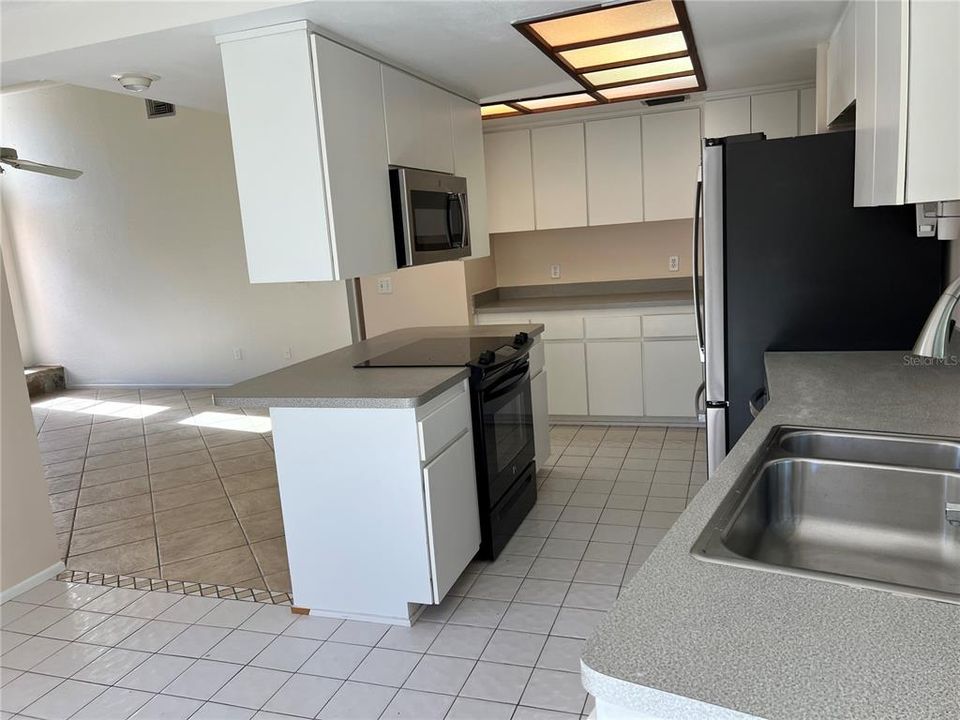 Recently Rented: $1,900 (2 beds, 2 baths, 1625 Square Feet)