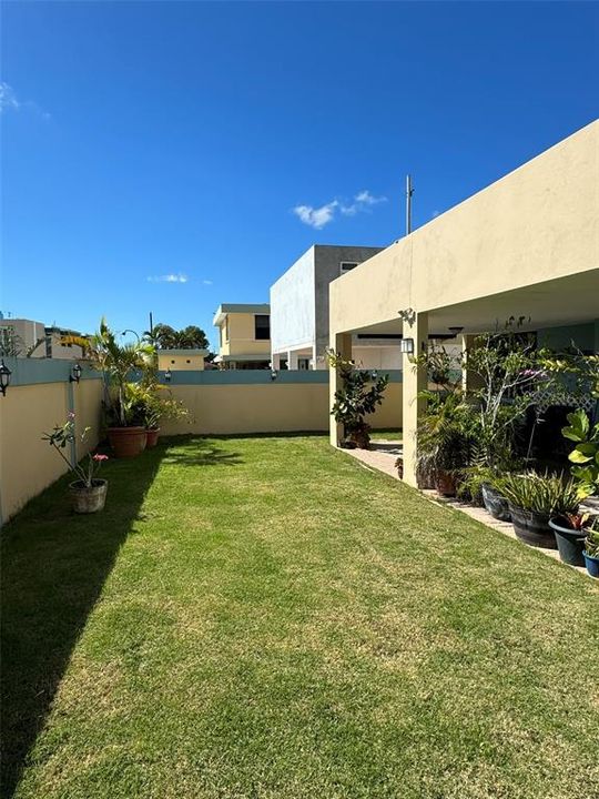 Vendido Recientemente: $290,000 (4 camas, 2 baños, 2100 Pies cuadrados)