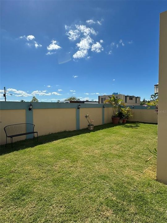 Vendido Recientemente: $290,000 (4 camas, 2 baños, 2100 Pies cuadrados)