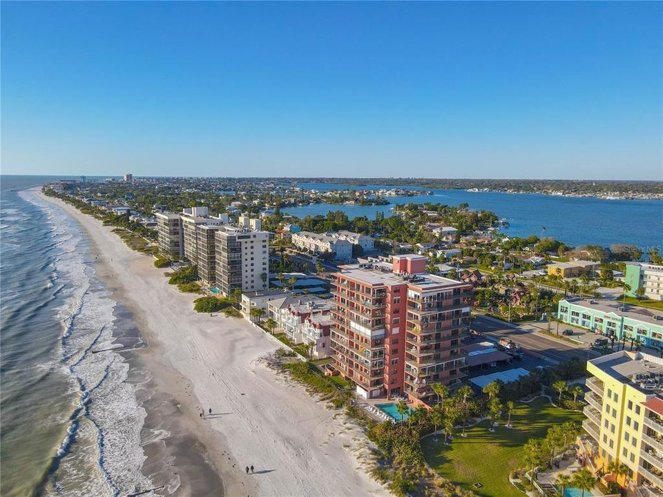 For Sale: $1,325,000 (3 beds, 2 baths, 1625 Square Feet)