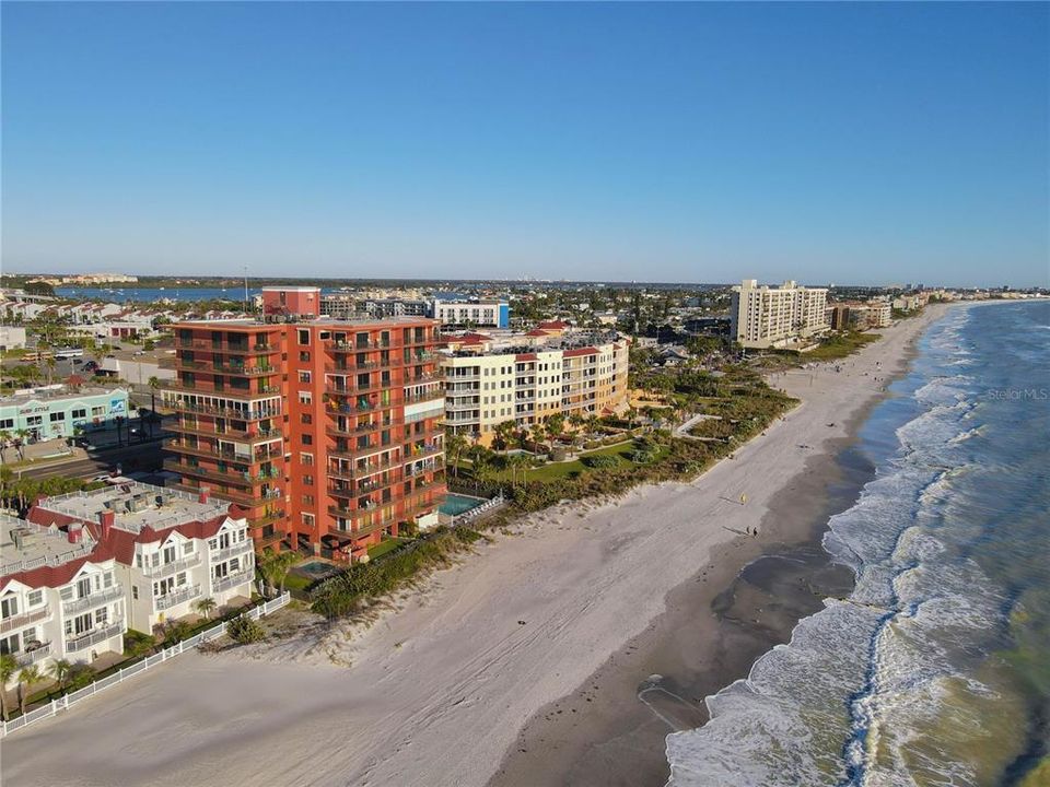 For Sale: $1,325,000 (3 beds, 2 baths, 1625 Square Feet)