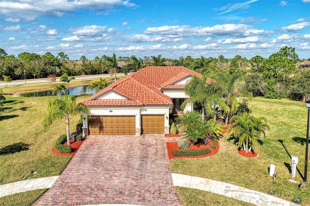 Recently Sold: $895,000 (4 beds, 2 baths, 2365 Square Feet)