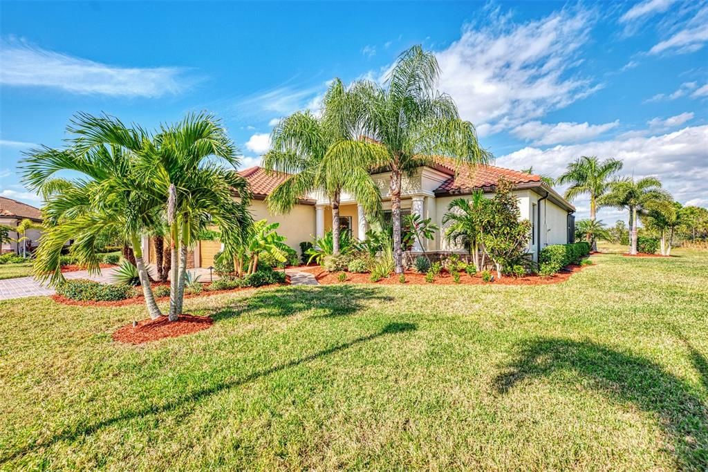 Recently Sold: $895,000 (4 beds, 2 baths, 2365 Square Feet)