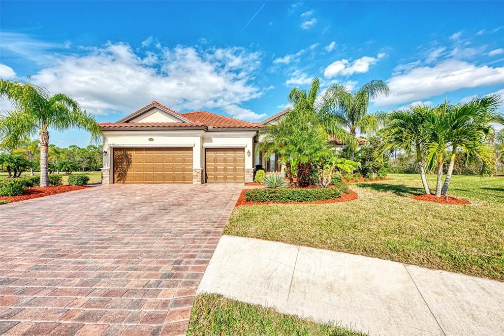 Recently Sold: $895,000 (4 beds, 2 baths, 2365 Square Feet)