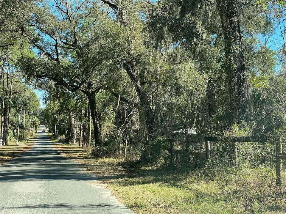 На продажу: $250,000 (5.06 acres)