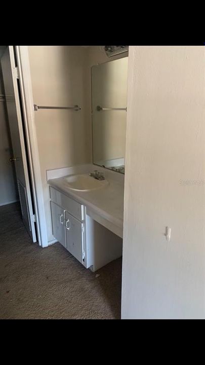 For Sale: $130,000 (1 beds, 1 baths, 550 Square Feet)