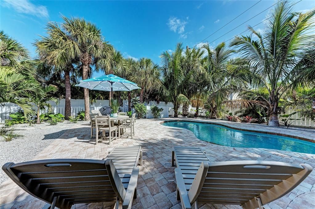 Active With Contract: $1,750,000 (2 beds, 2 baths, 1092 Square Feet)