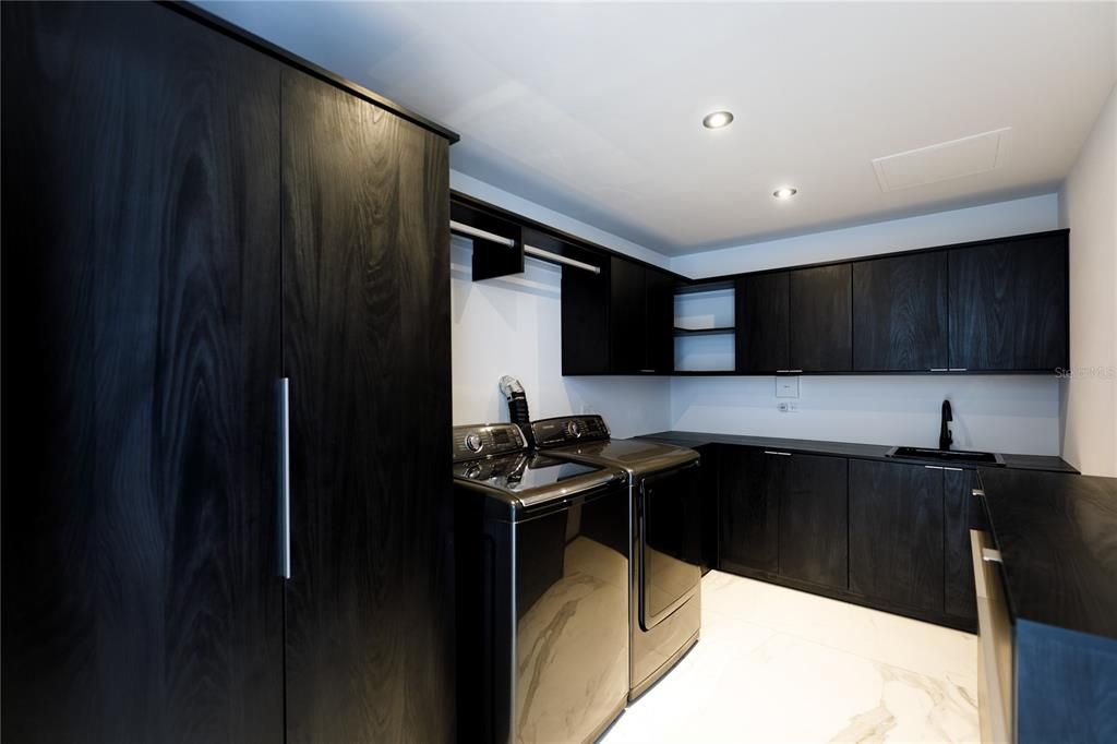 待售: $22,000,000 (4 贝兹, 5 浴室, 13000 平方英尺)