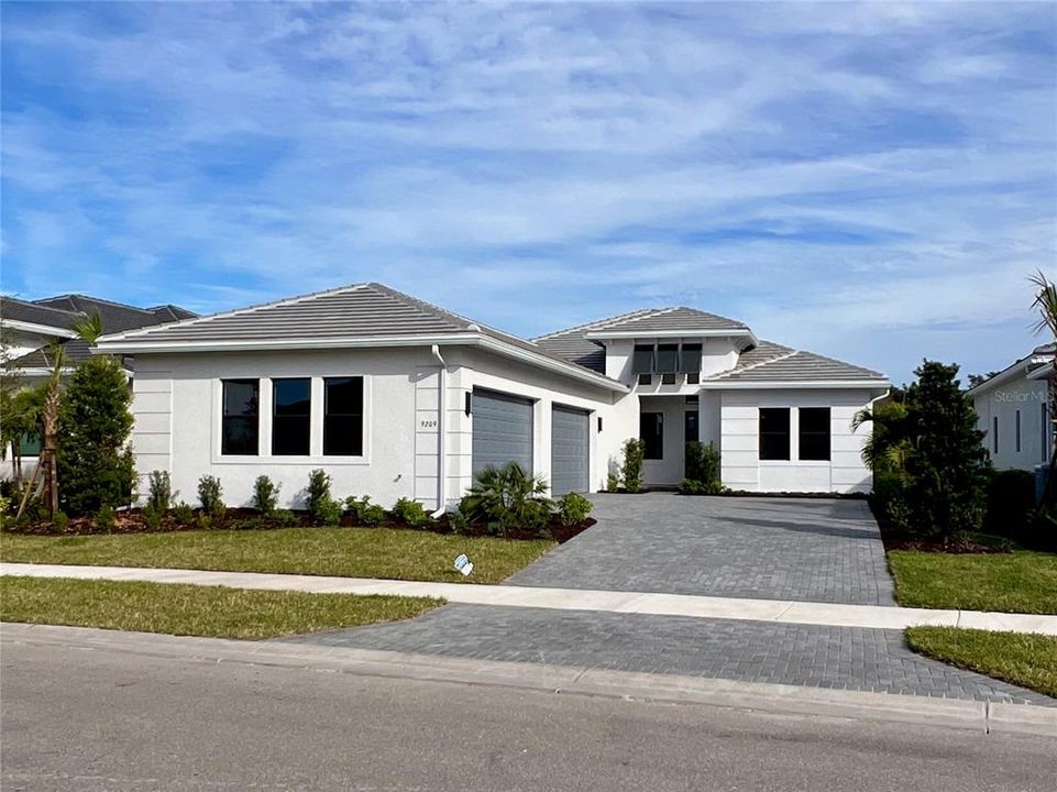 Recently Sold: $929,225 (3 beds, 3 baths, 2563 Square Feet)