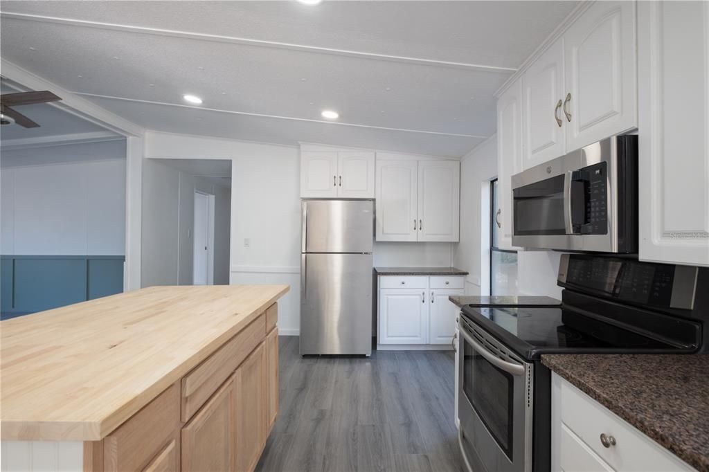 Active With Contract: $160,000 (3 beds, 2 baths, 1444 Square Feet)