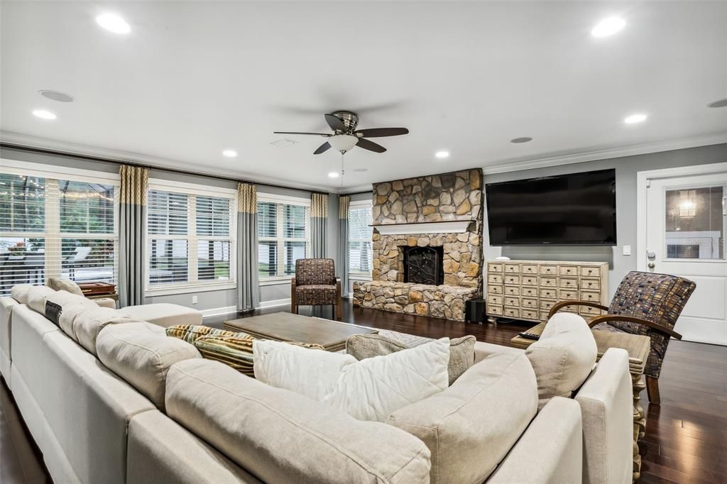 For Sale: $1,000,000 (4 beds, 2 baths, 3110 Square Feet)