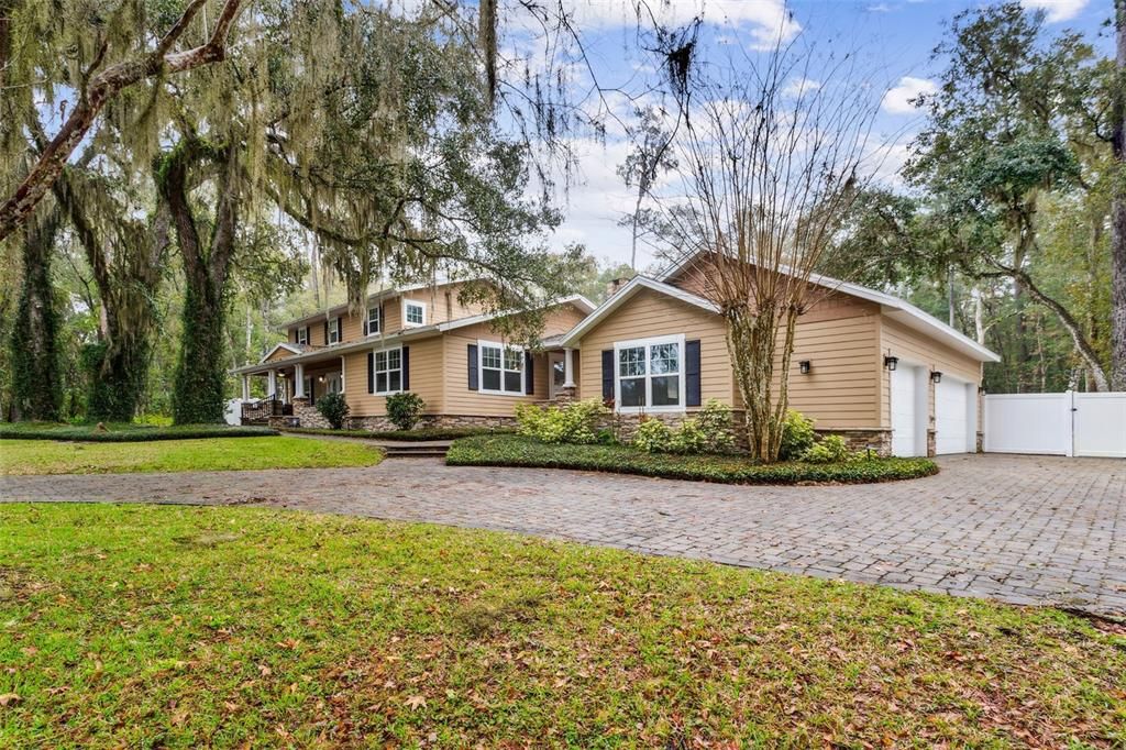 For Sale: $1,000,000 (4 beds, 2 baths, 3110 Square Feet)