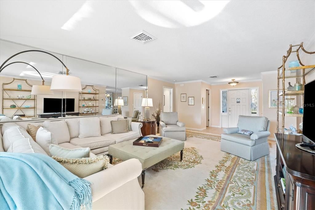 Recently Sold: $2,749,000 (3 beds, 2 baths, 2606 Square Feet)