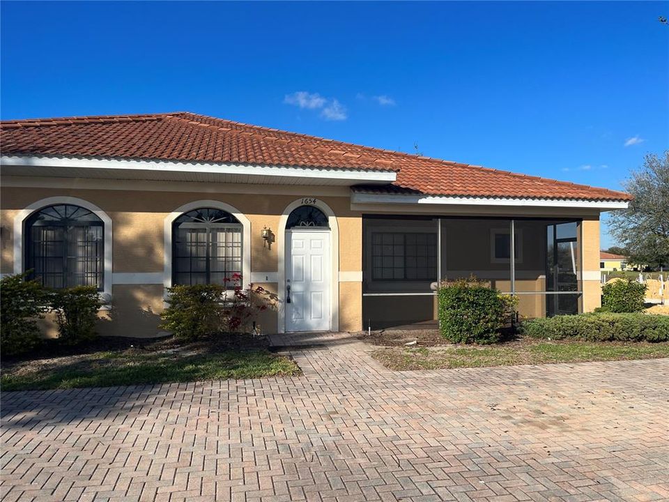 Vendido Recientemente: $161,500 (2 camas, 2 baños, 923 Pies cuadrados)