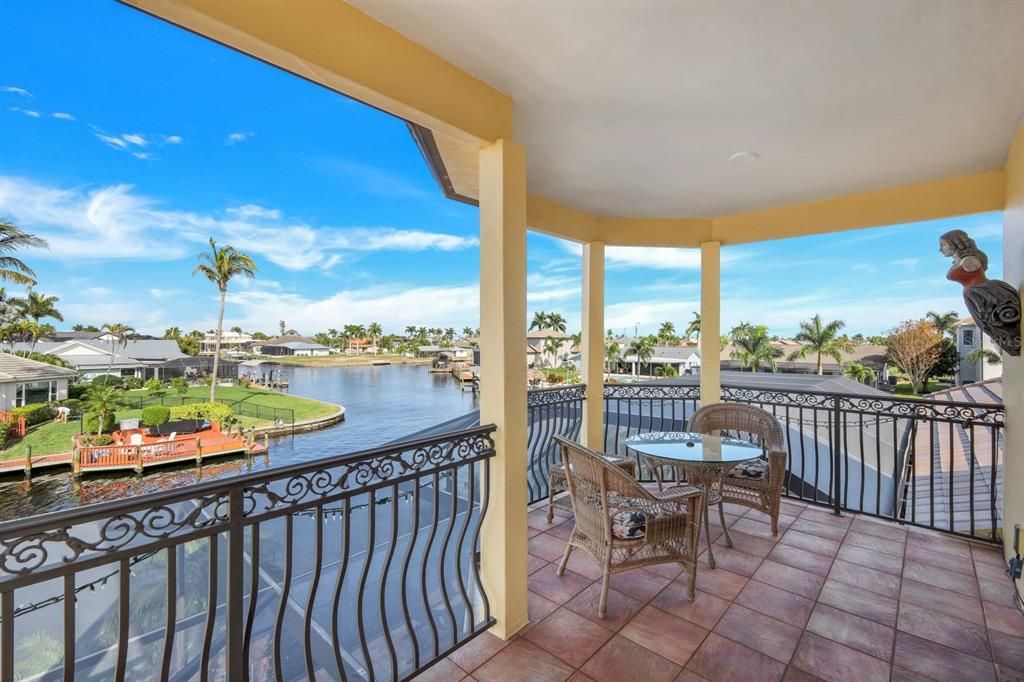 For Sale: $2,495,000 (4 beds, 4 baths, 3586 Square Feet)