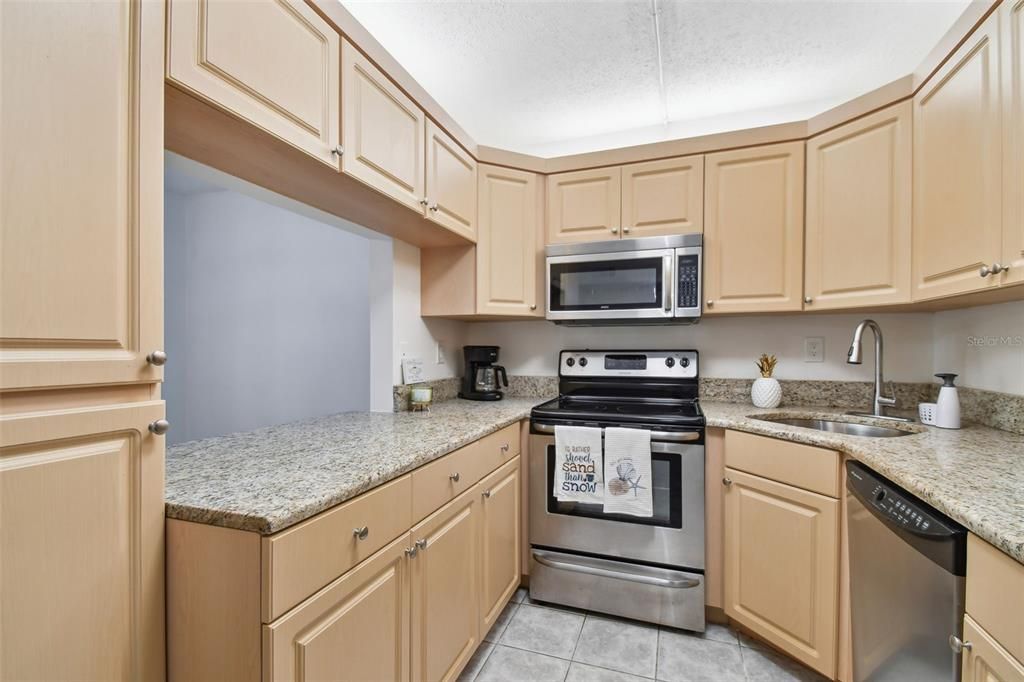 Active With Contract: $189,000 (2 beds, 2 baths, 1041 Square Feet)