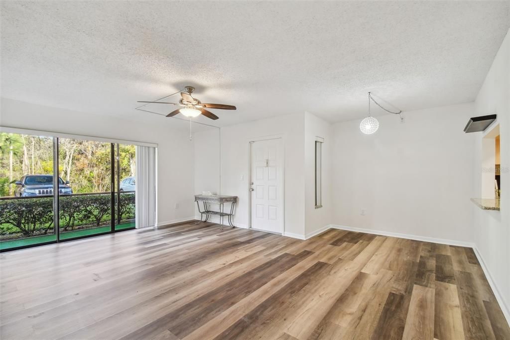 Recently Sold: $189,000 (2 beds, 2 baths, 1041 Square Feet)