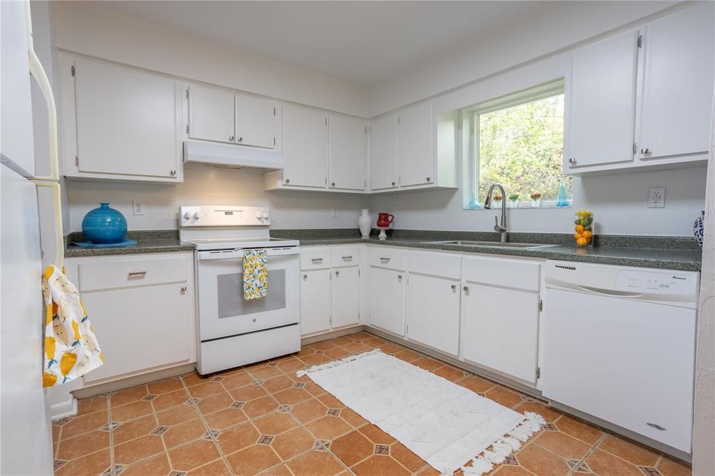 Recently Sold: $250,000 (3 beds, 1 baths, 1100 Square Feet)