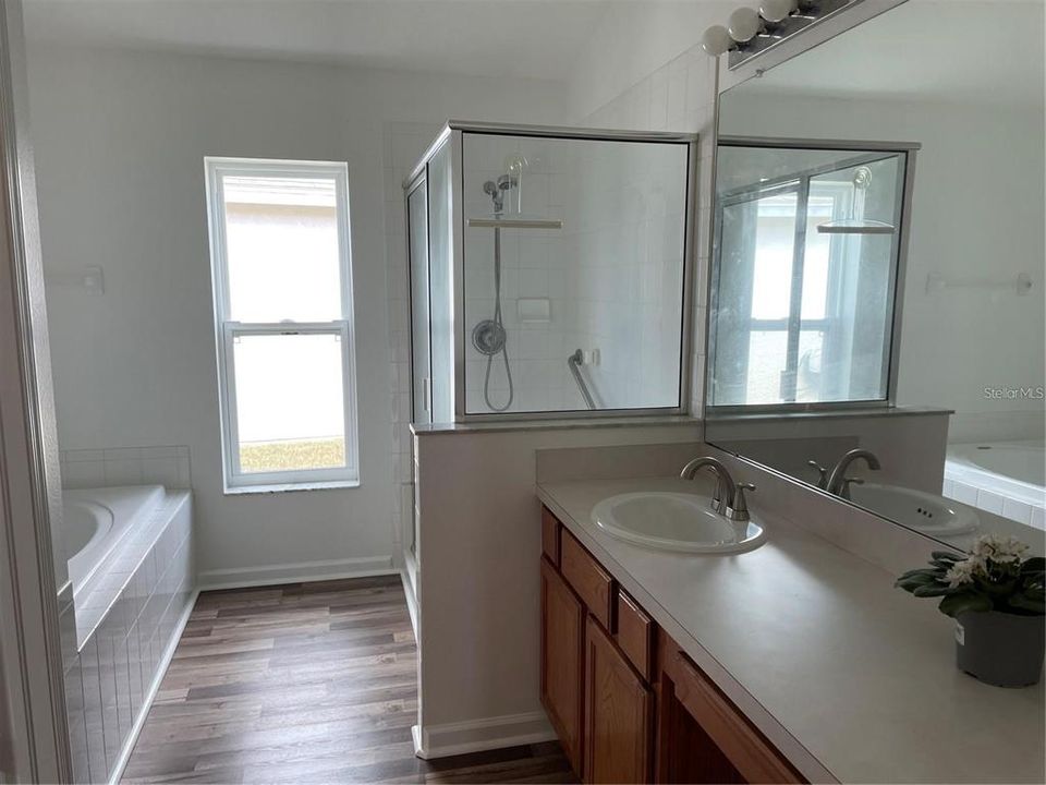 For Rent: $2,450 (3 beds, 2 baths, 1878 Square Feet)