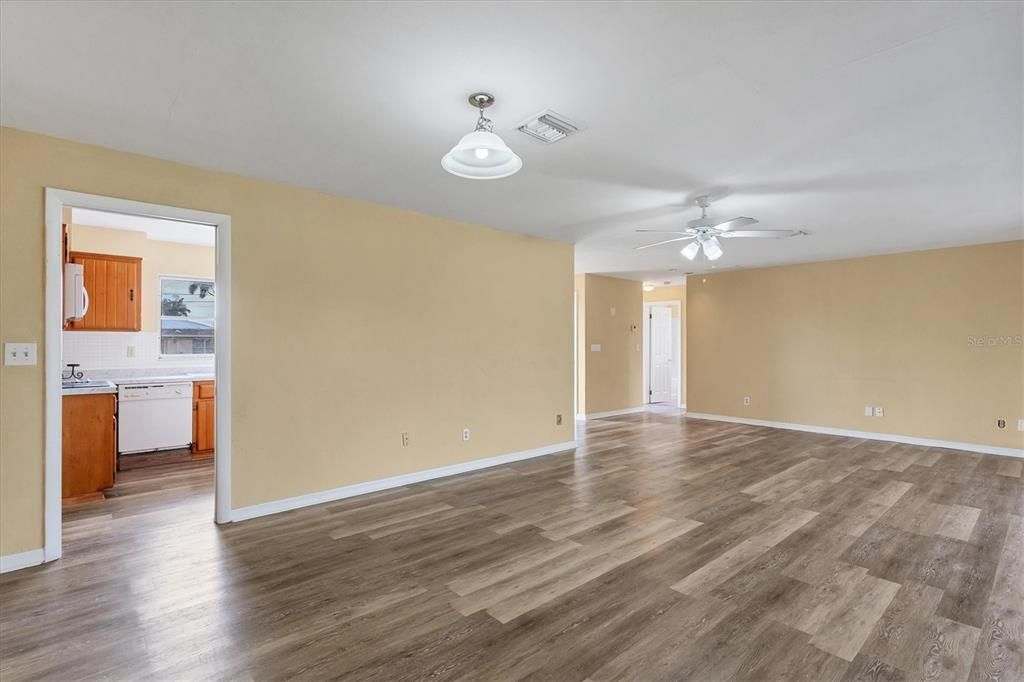 Active With Contract: $274,000 (3 beds, 2 baths, 1451 Square Feet)