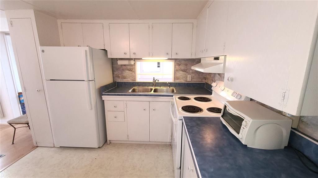 For Sale: $134,900 (1 beds, 1 baths, 740 Square Feet)