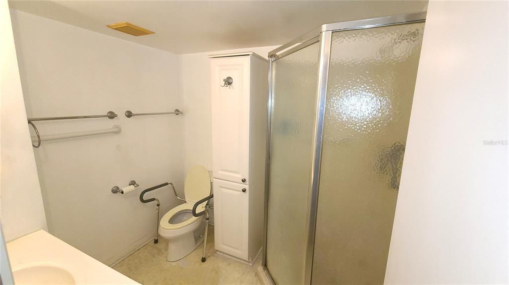 For Sale: $134,900 (1 beds, 1 baths, 740 Square Feet)