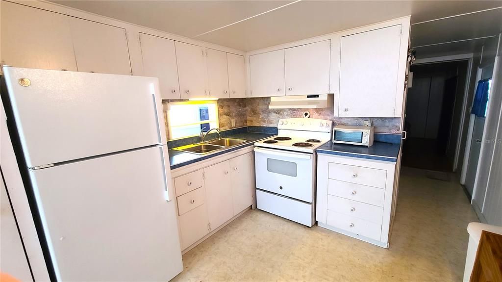 For Sale: $134,900 (1 beds, 1 baths, 740 Square Feet)