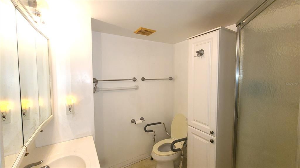 For Sale: $134,900 (1 beds, 1 baths, 740 Square Feet)