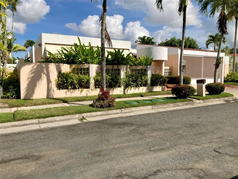 Recently Sold: $865,000 (4 beds, 3 baths, 7747 Square Feet)