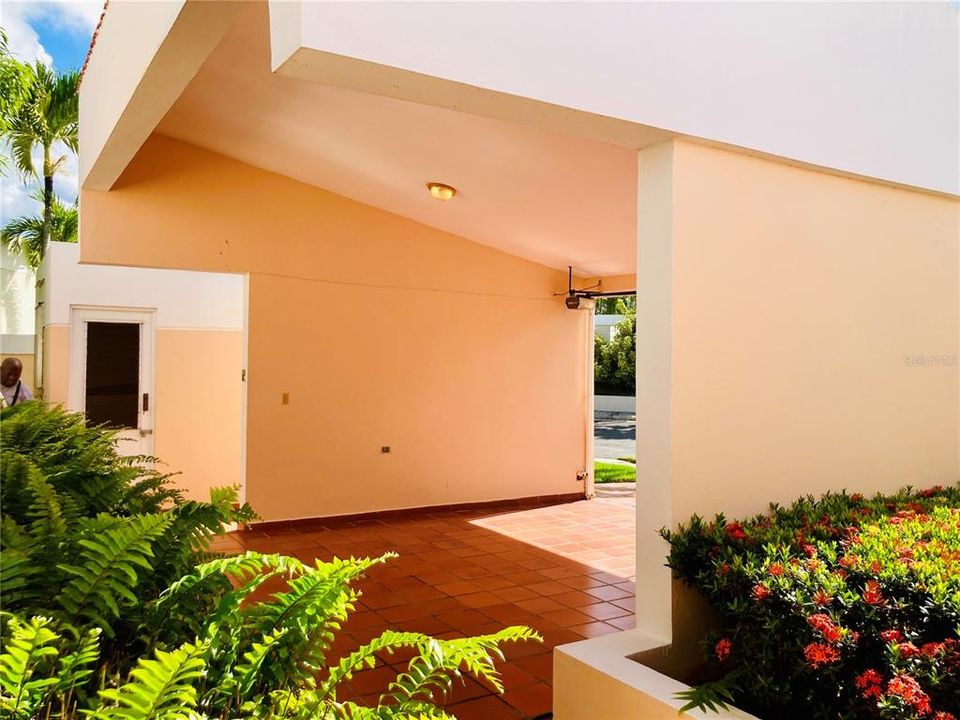 Vendido Recientemente: $865,000 (4 camas, 3 baños, 7747 Pies cuadrados)