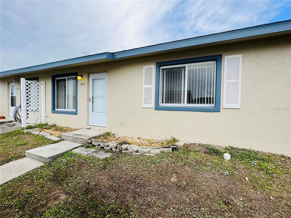 Active With Contract: $164,900 (2 beds, 2 baths, 1073 Square Feet)