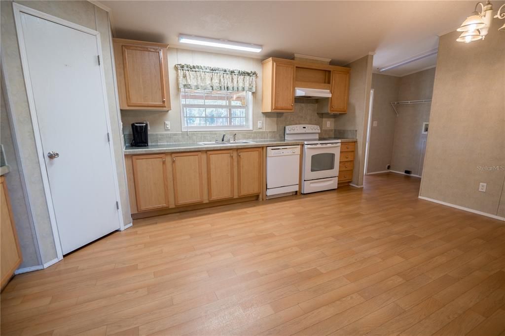 Recently Sold: $267,000 (3 beds, 2 baths, 1248 Square Feet)