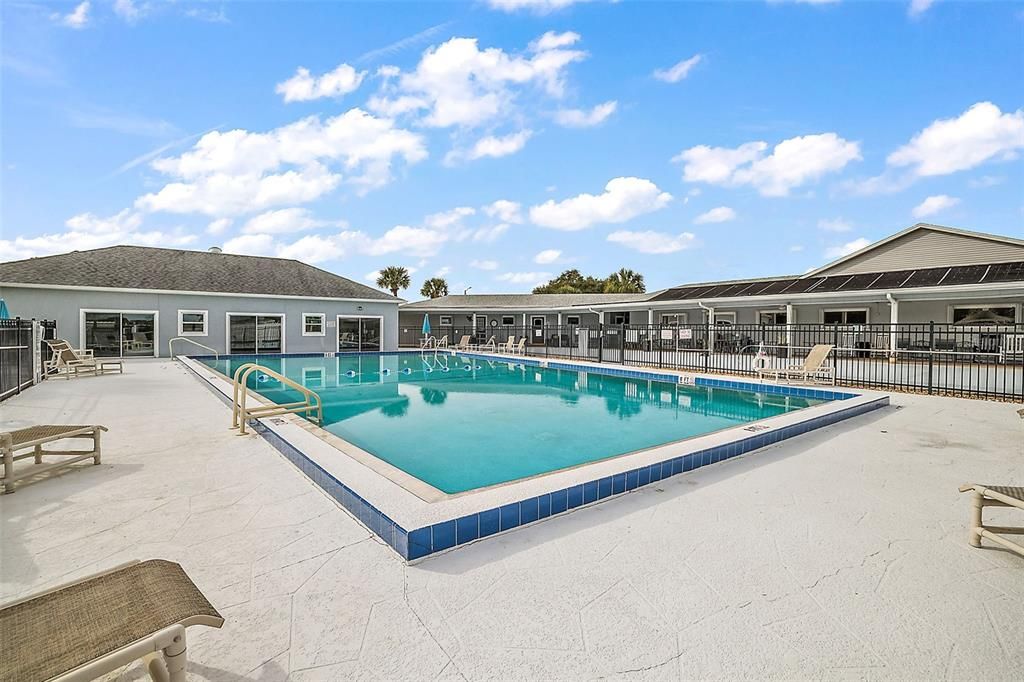 CLUBHOUSE OUTDOOR POOL